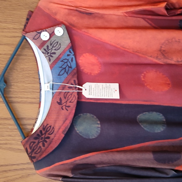 Top - Picture 2 of 4